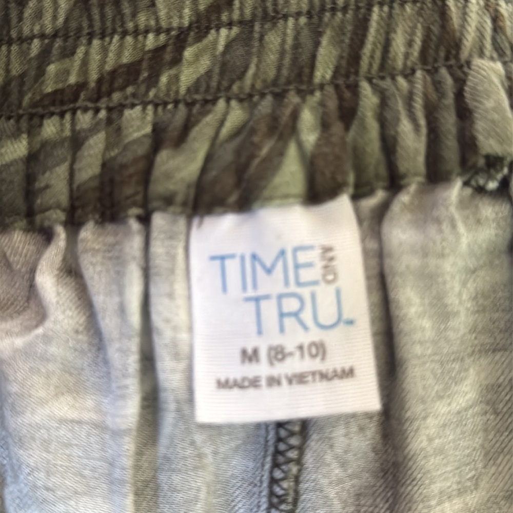 Time and tru women’s rayon carpet size medium (8-10). - Picture 6 of 9